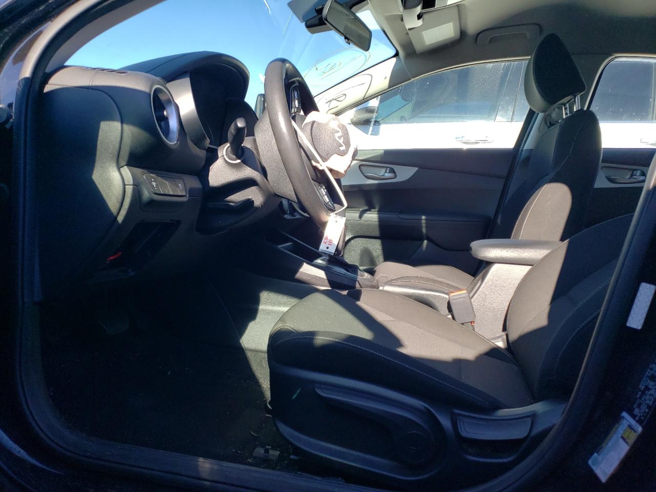 2022 Kia Forte - Image 7