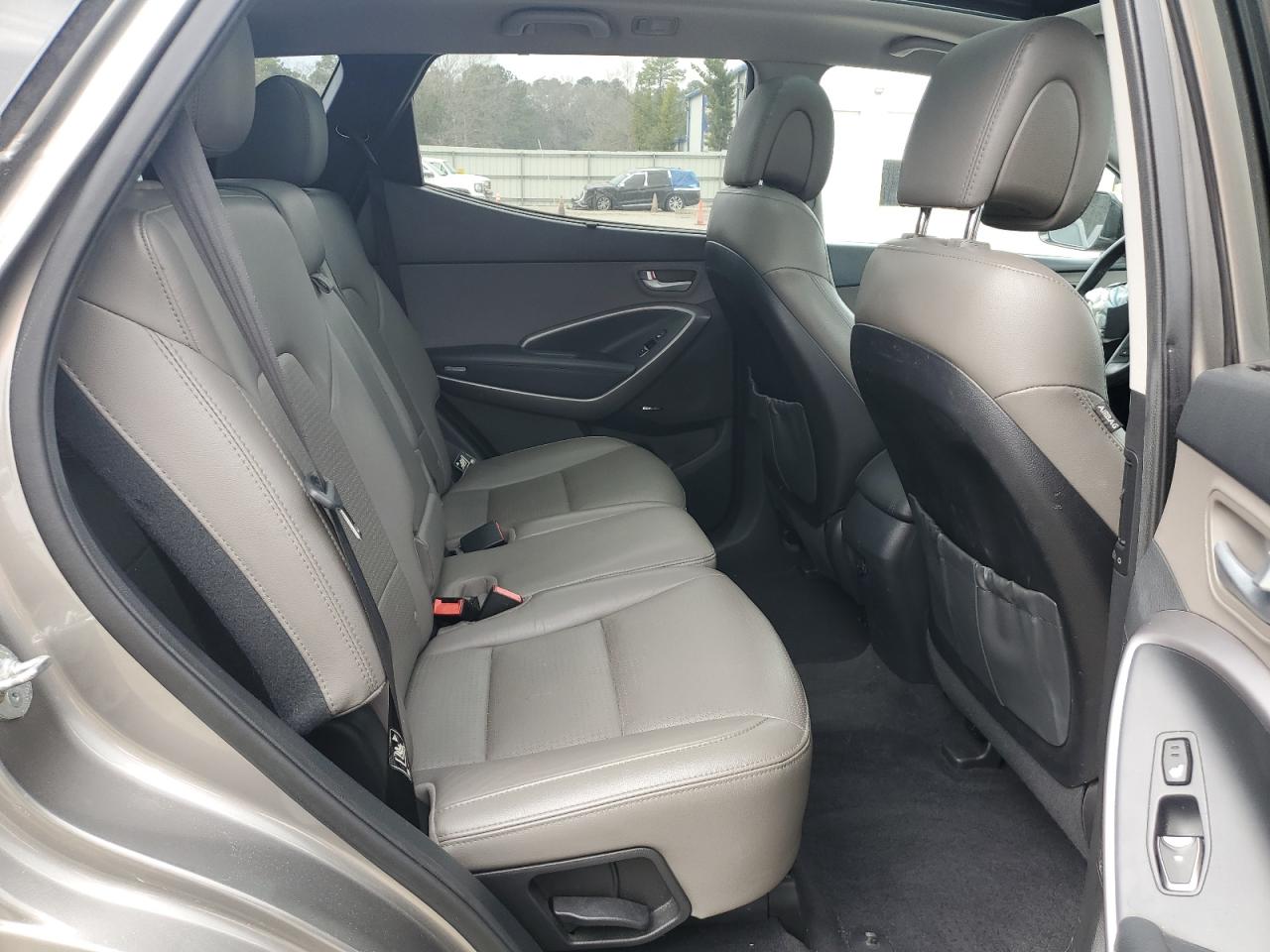 2015 Hyundai Santa Fe - Image 12