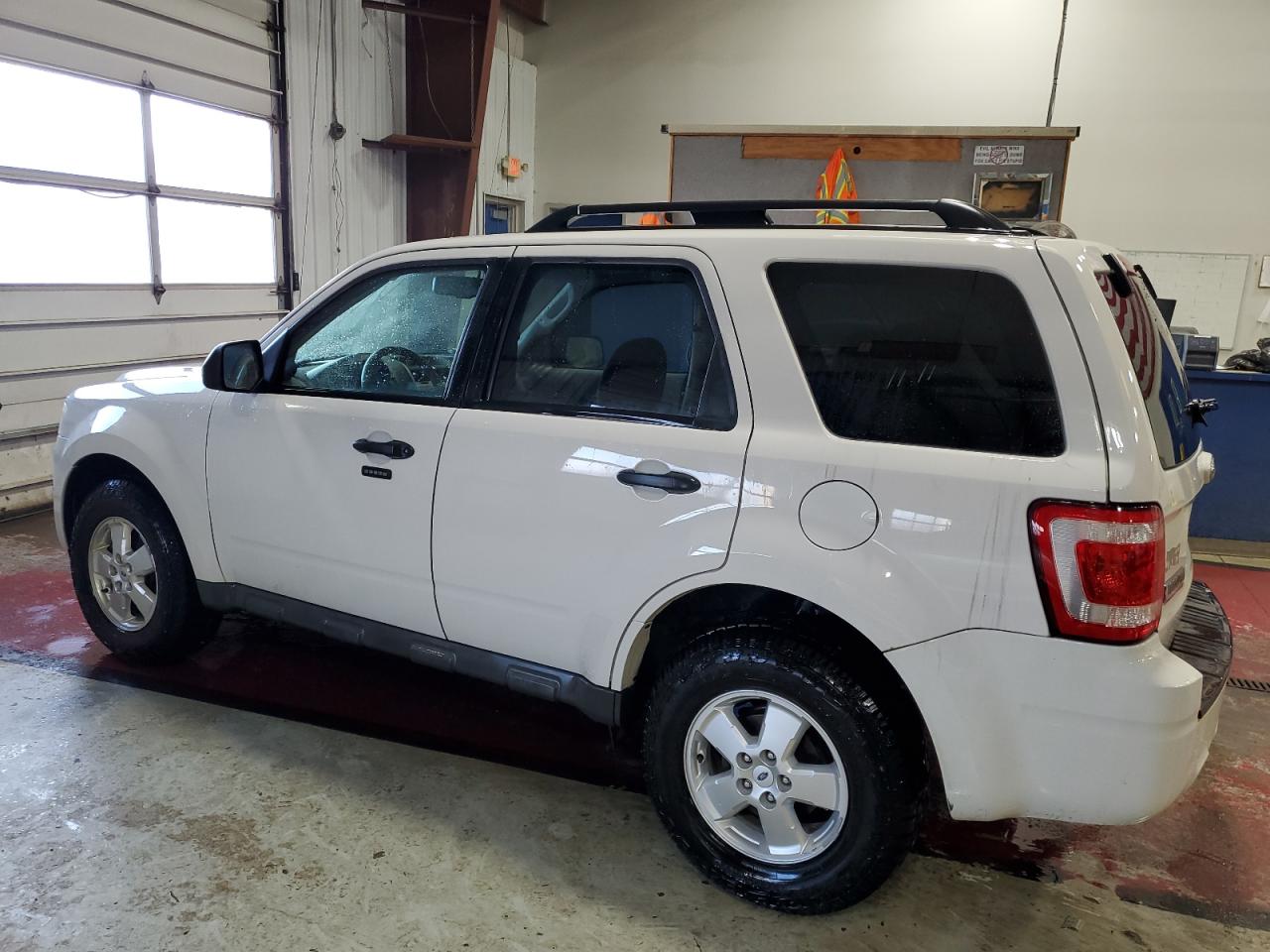 2009 Ford Escape - Image 2