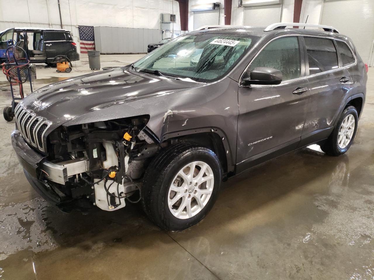 2018 Jeep Cherokee Latitude Plus for Sale in Avon, MN - Front End
