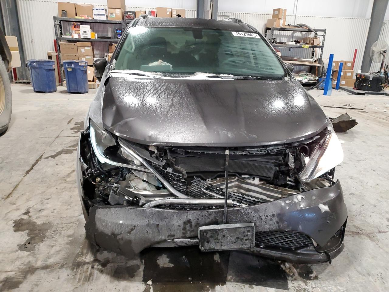 2018 Chrysler Pacifica - Image 5