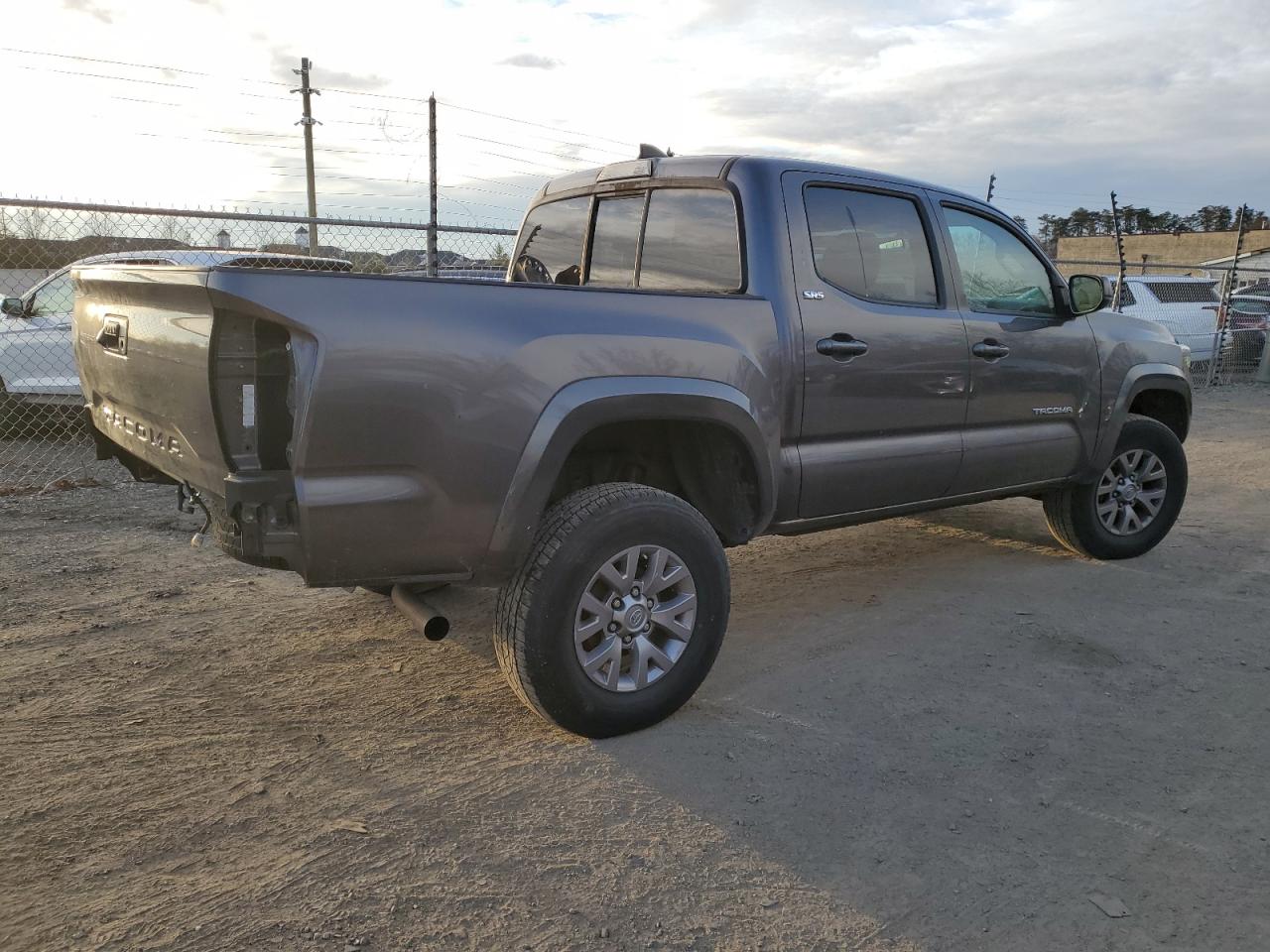 2017 Toyota Tacoma - Image 3