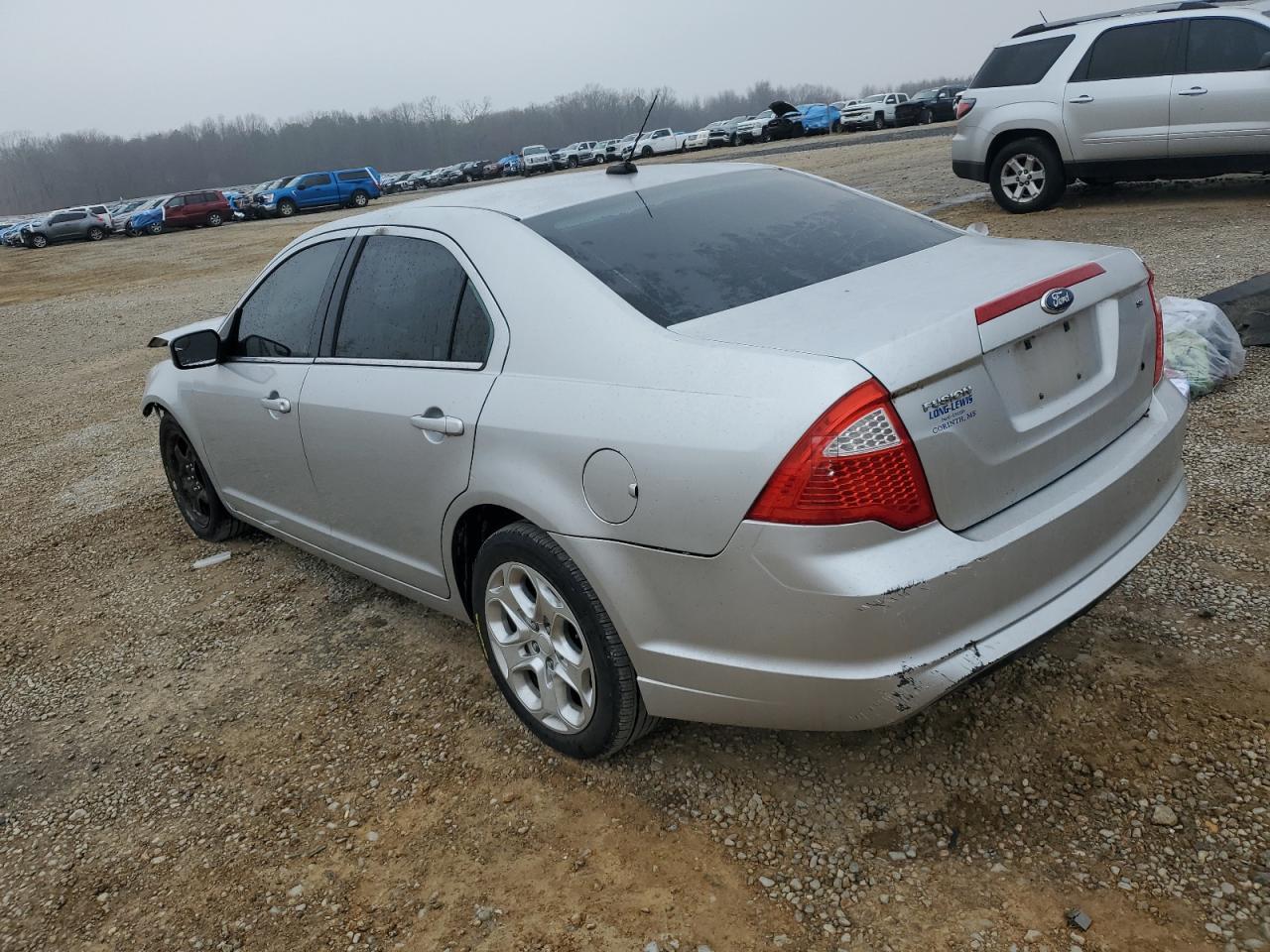 2011 Ford Fusion - Image 2