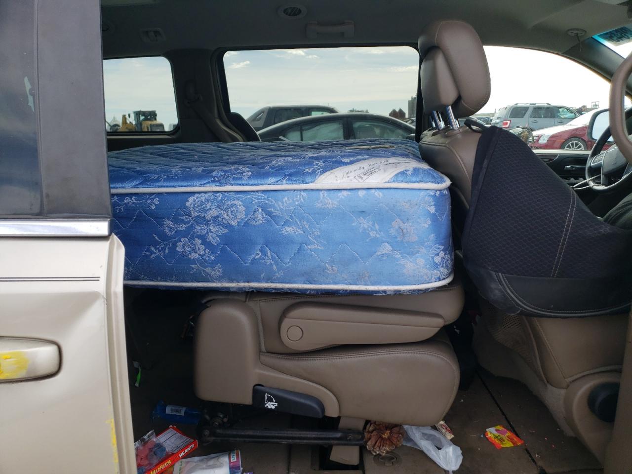 2012 Chrysler Town & Country - Image 11