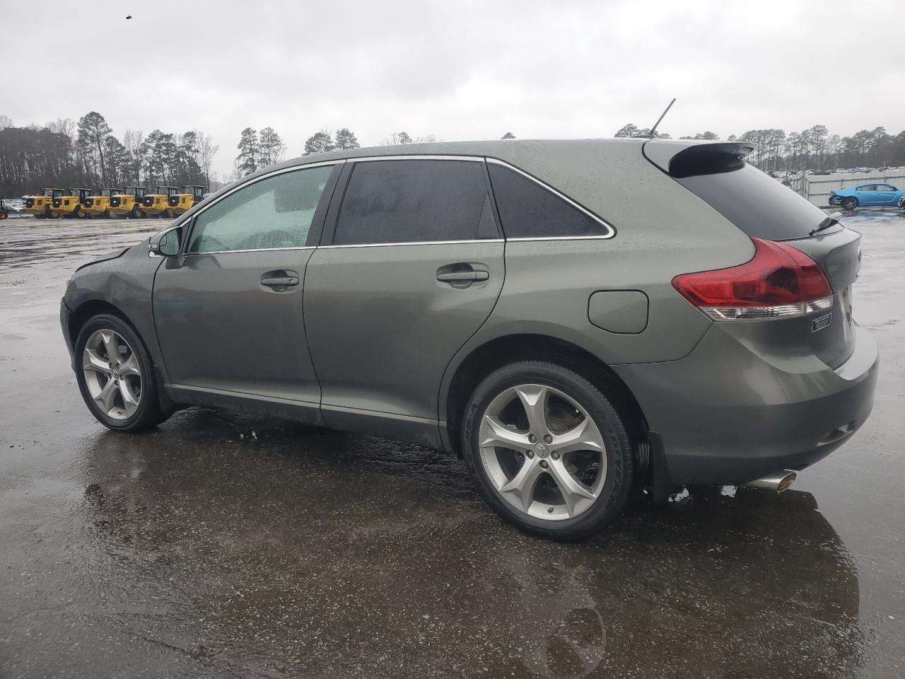 2014 Toyota Venza - Image 2
