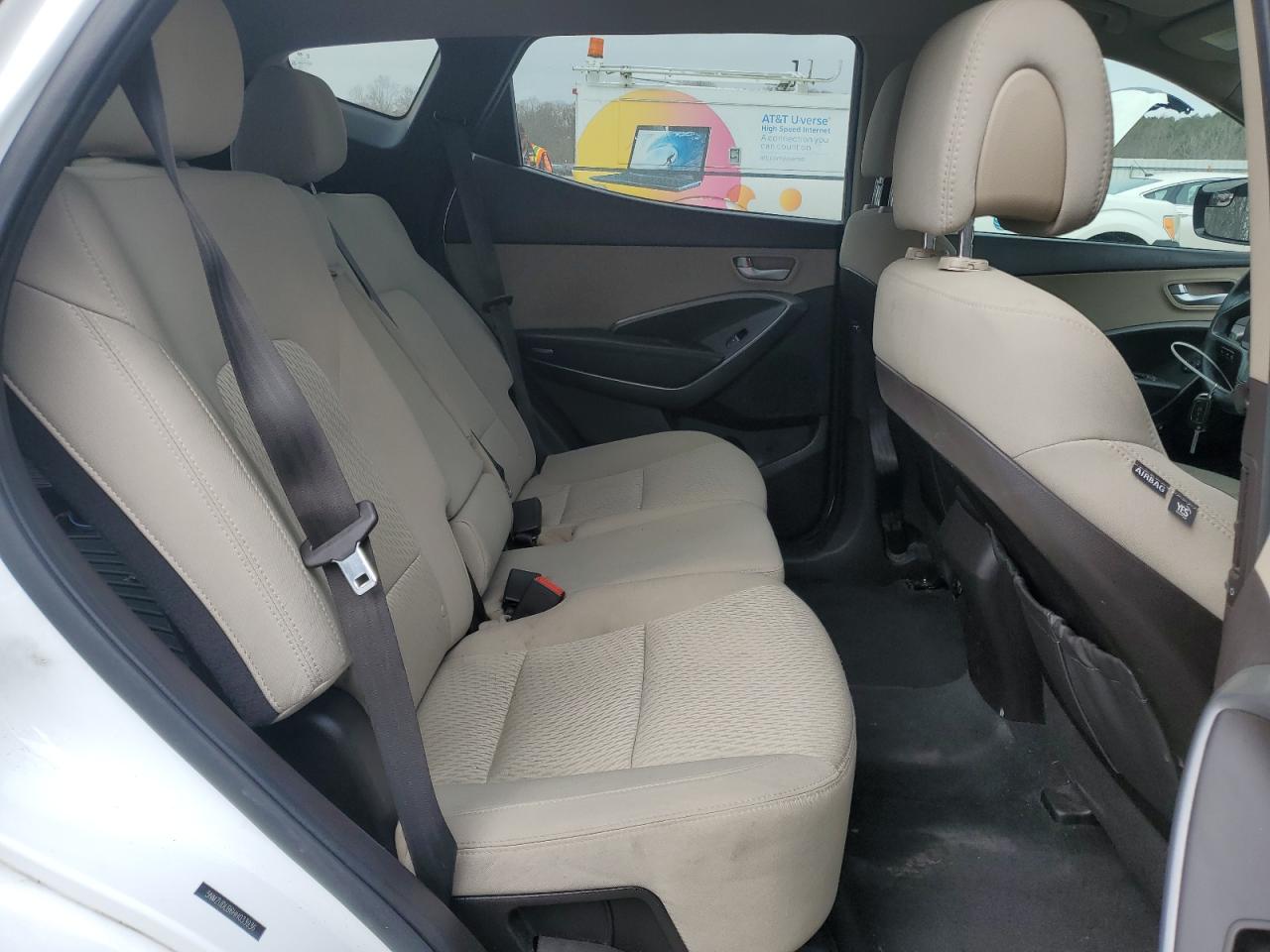 2017 Hyundai Santa Fe - Image 11