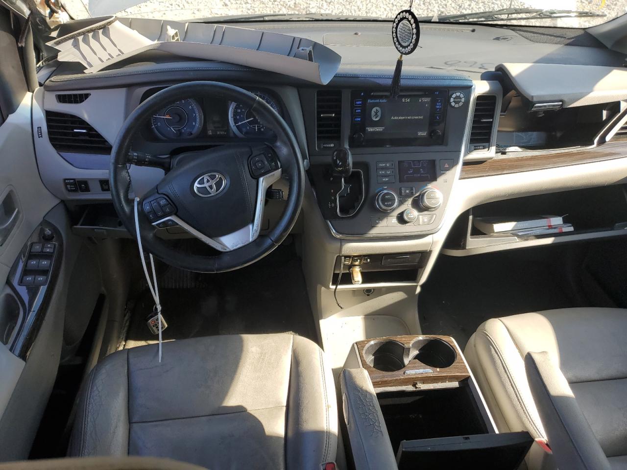 2015 Toyota Sienna - Image 8