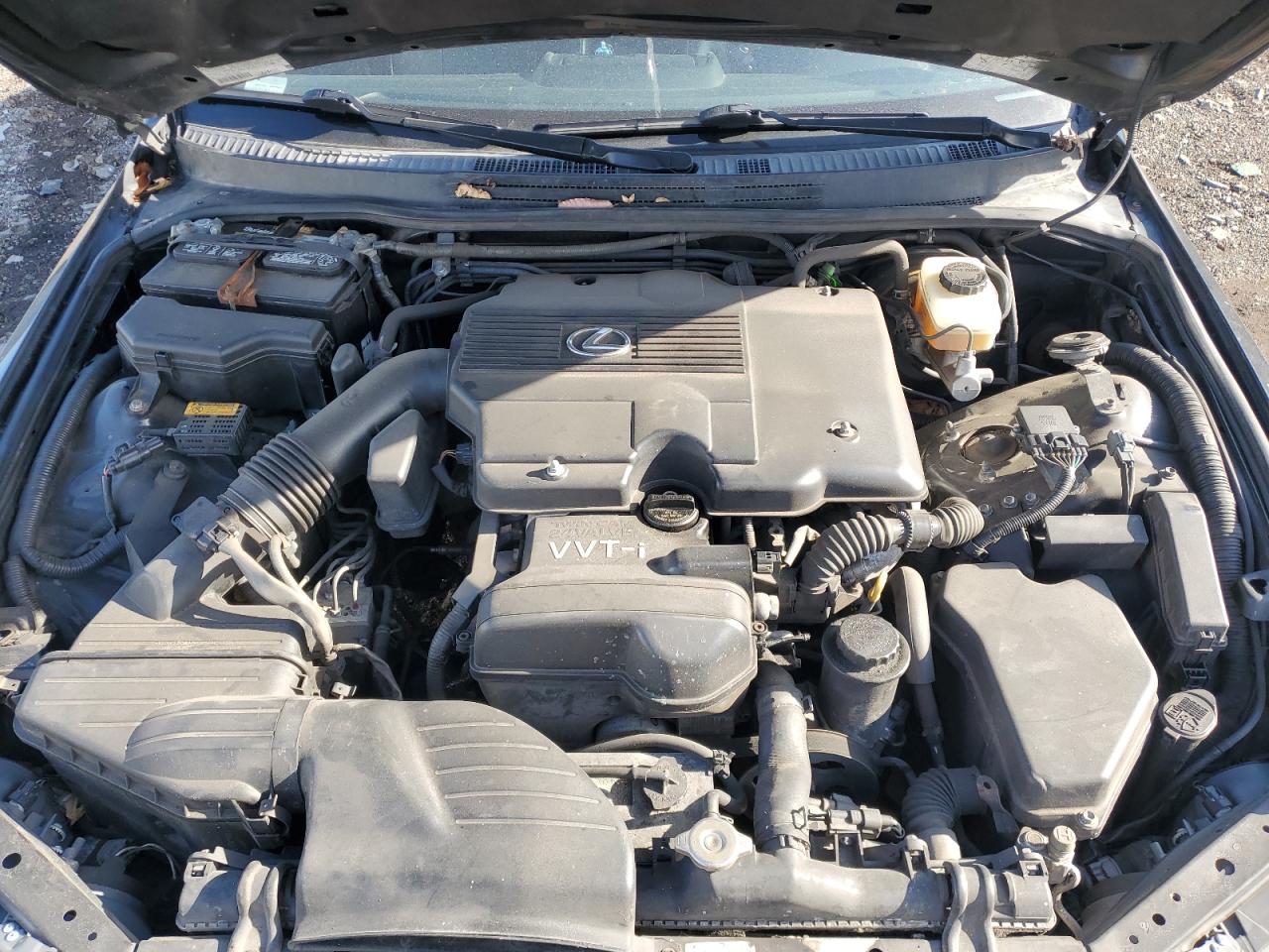 2005 Lexus IS - Image 11