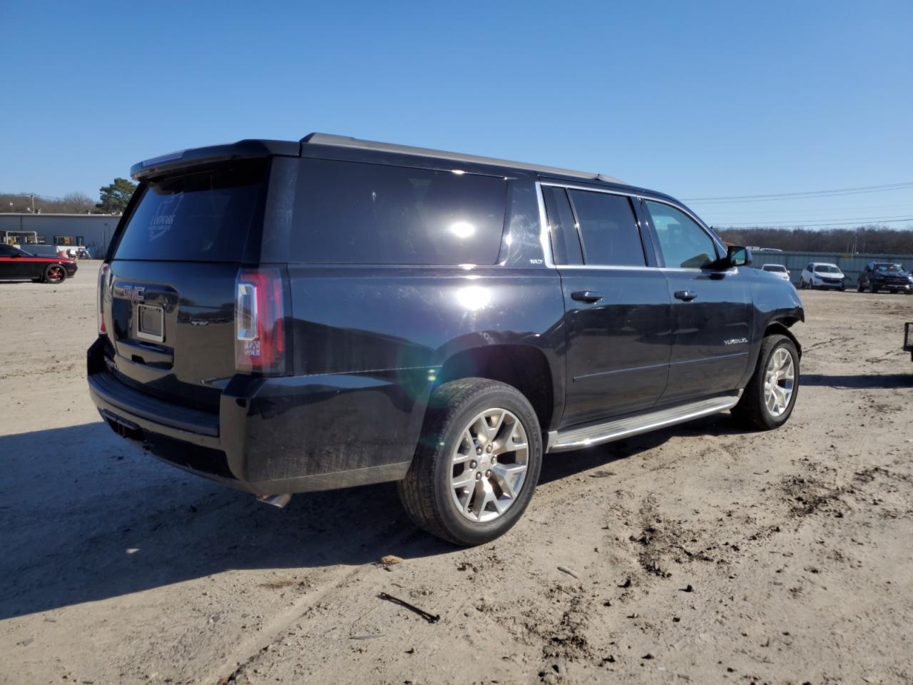 2015 GMC Yukon - Image 3