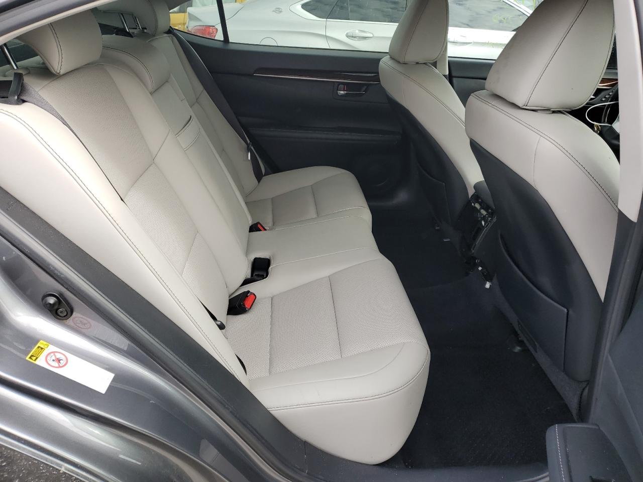2014 Lexus ES - Image 10