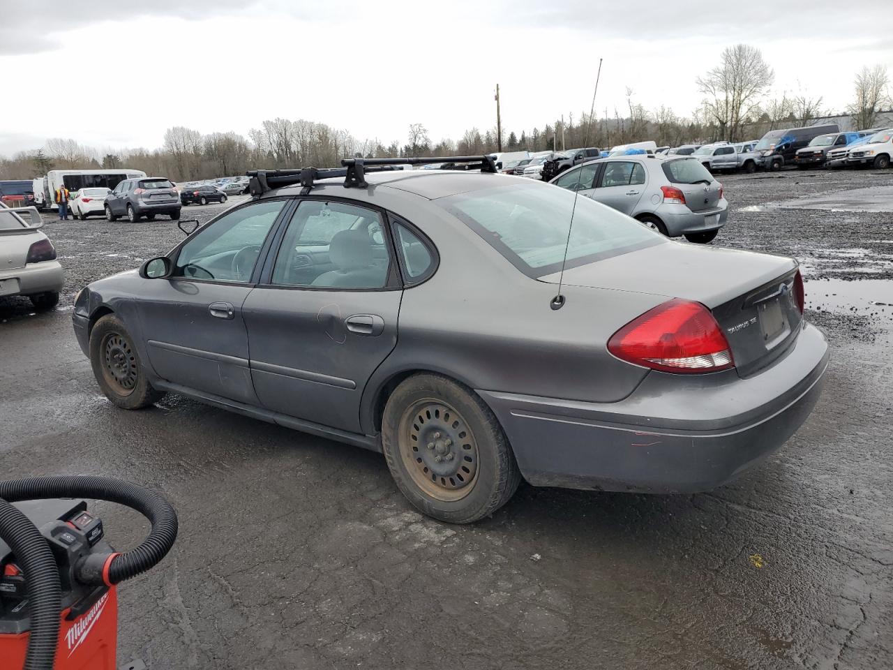 2004 Ford Taurus - Image 2
