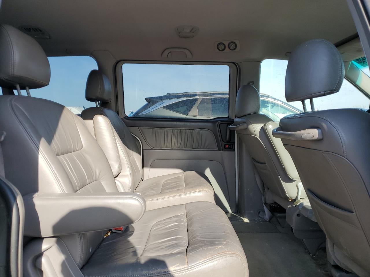2004 Honda Odyssey - Image 11
