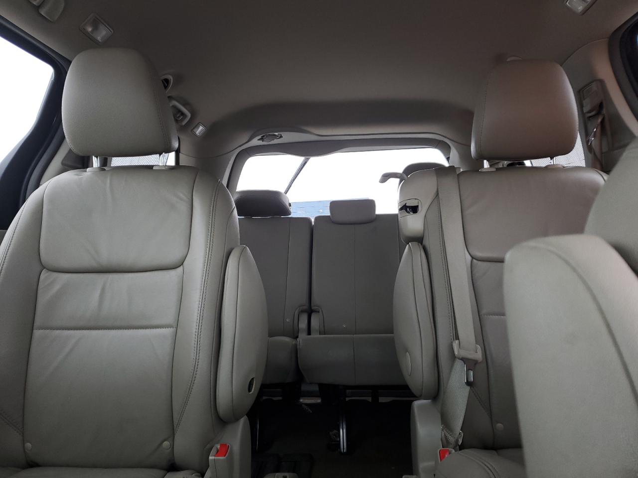 2016 Toyota Sienna - Image 10
