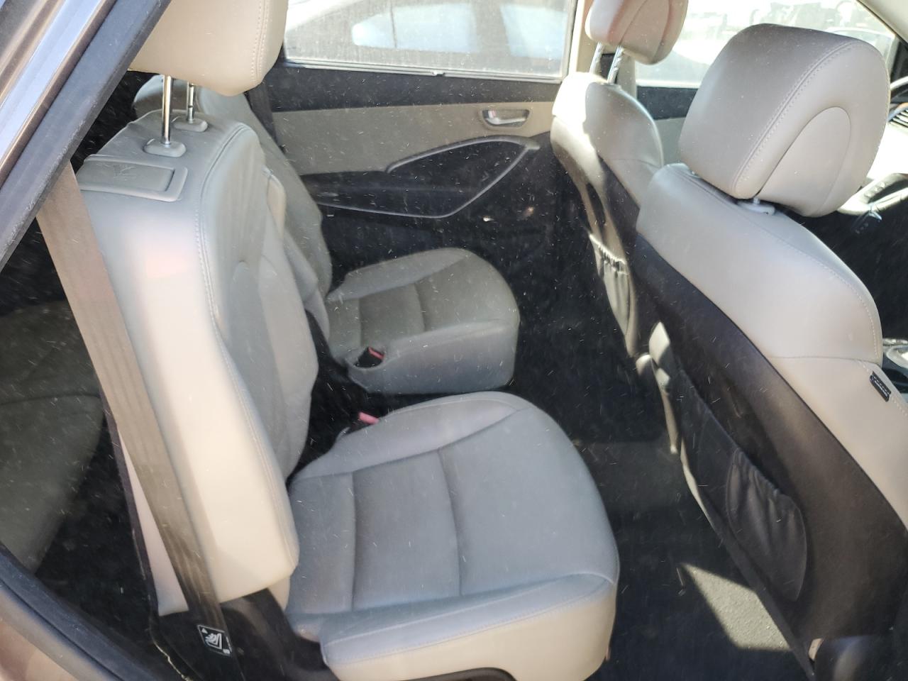 2015 Hyundai Santa Fe - Image 11