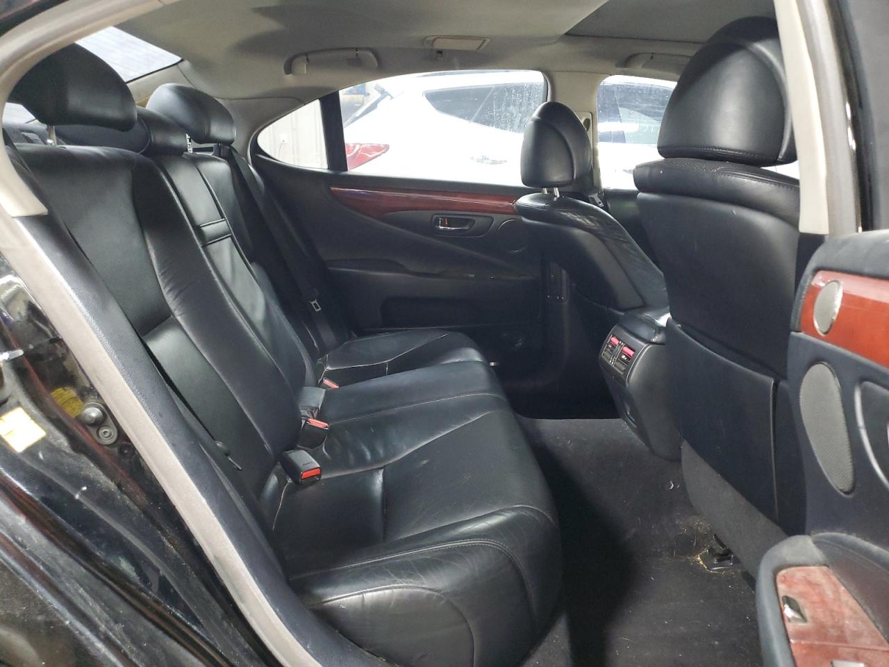 2011 Lexus LS - Image 10