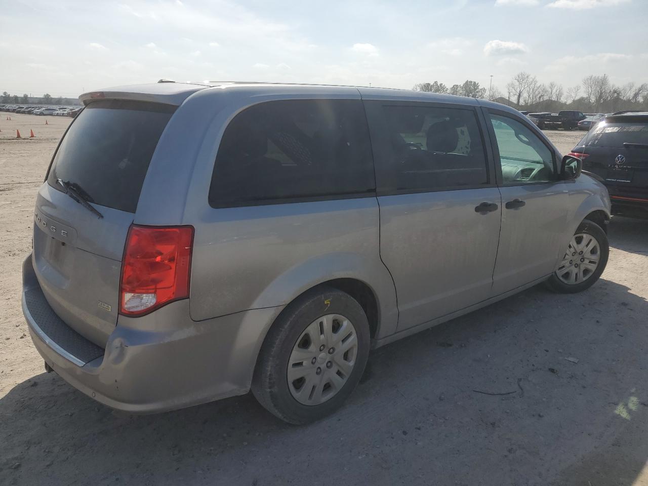 2019 Dodge Caravan - Image 3