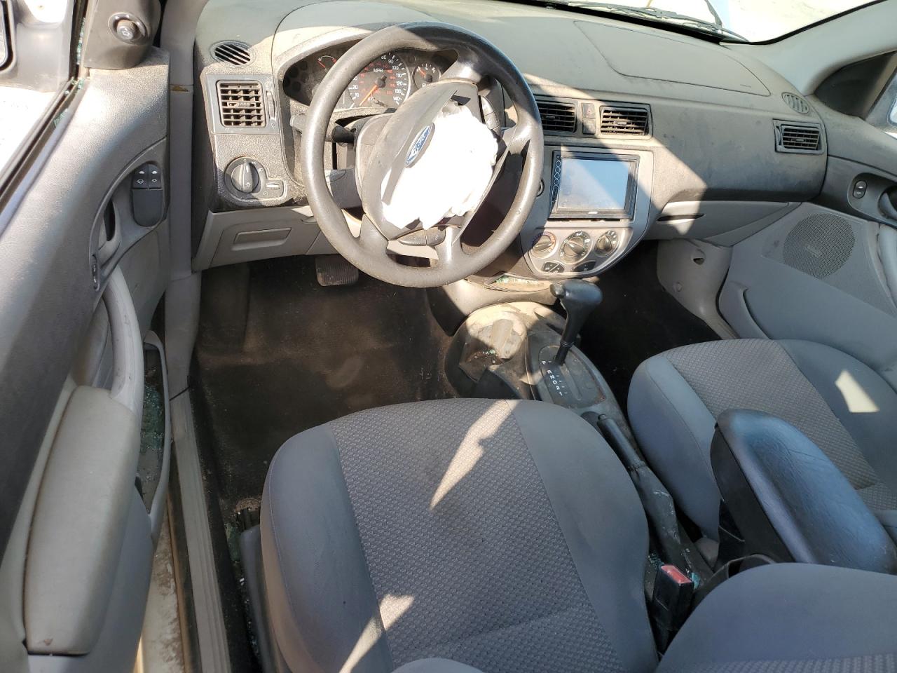 2005 Ford Focus - Image 8