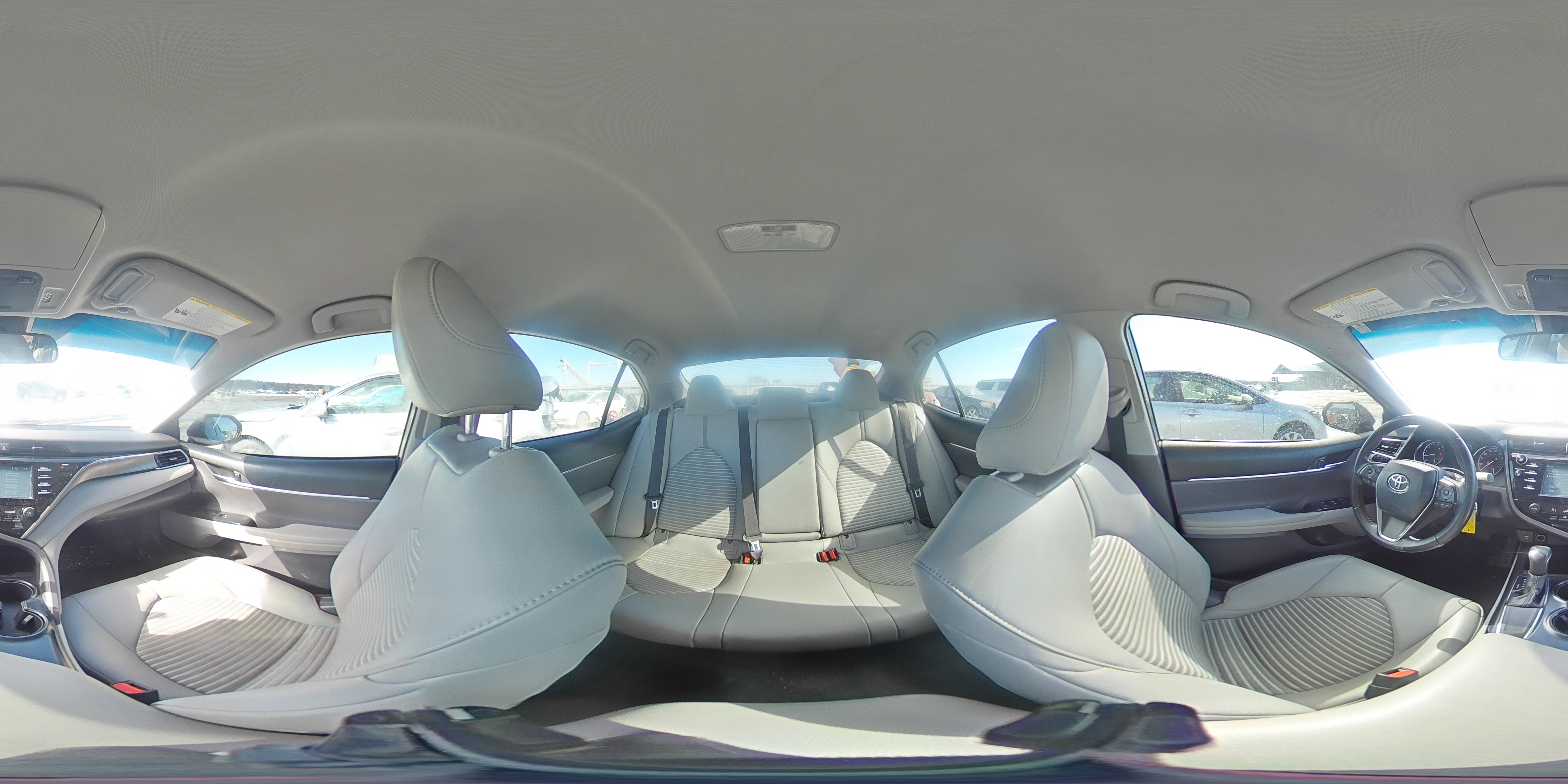 2018 Toyota Camry - Image 12