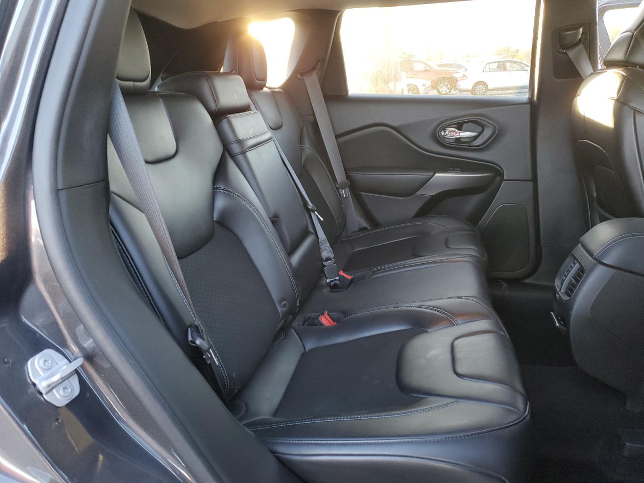 2019 Jeep Grand Cherokee - Image 11