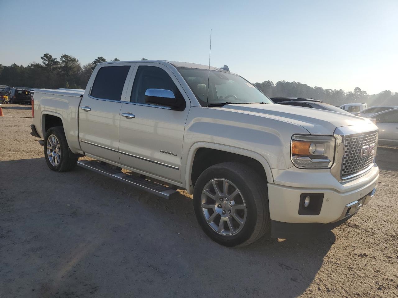 2015 GMC Sierra - Image 4