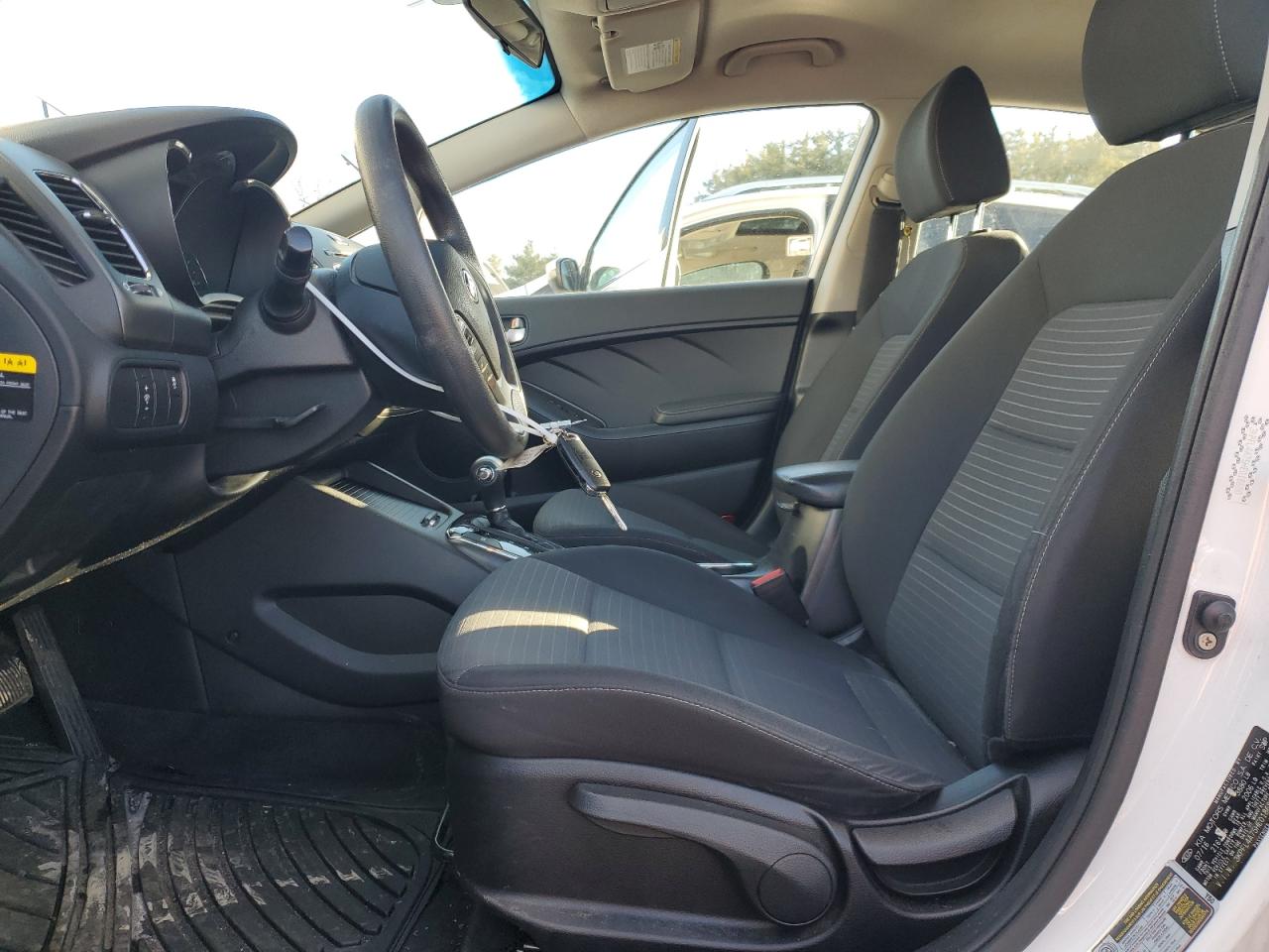 2017 Kia Forte - Image 7