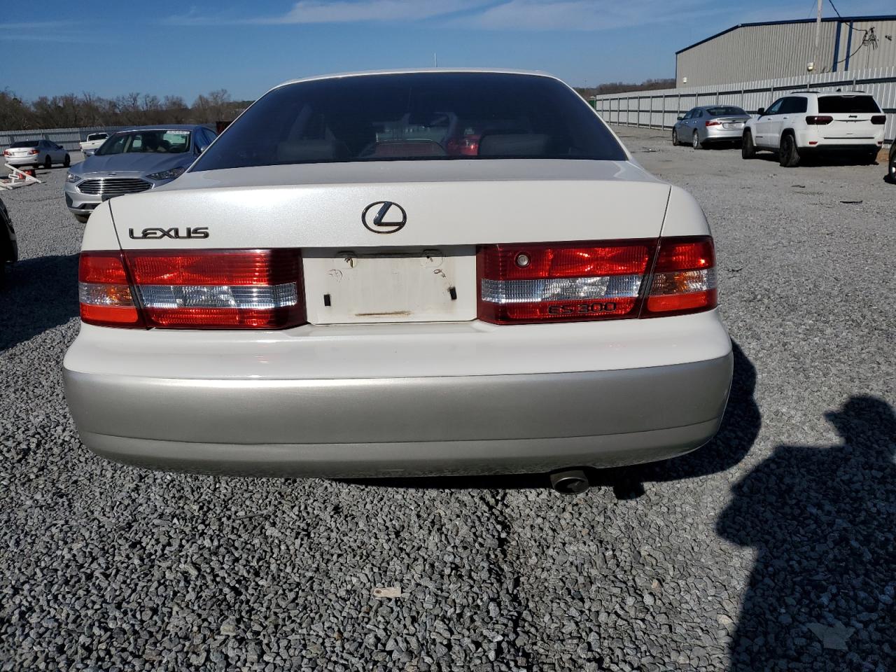 2000 Lexus ES - Image 6
