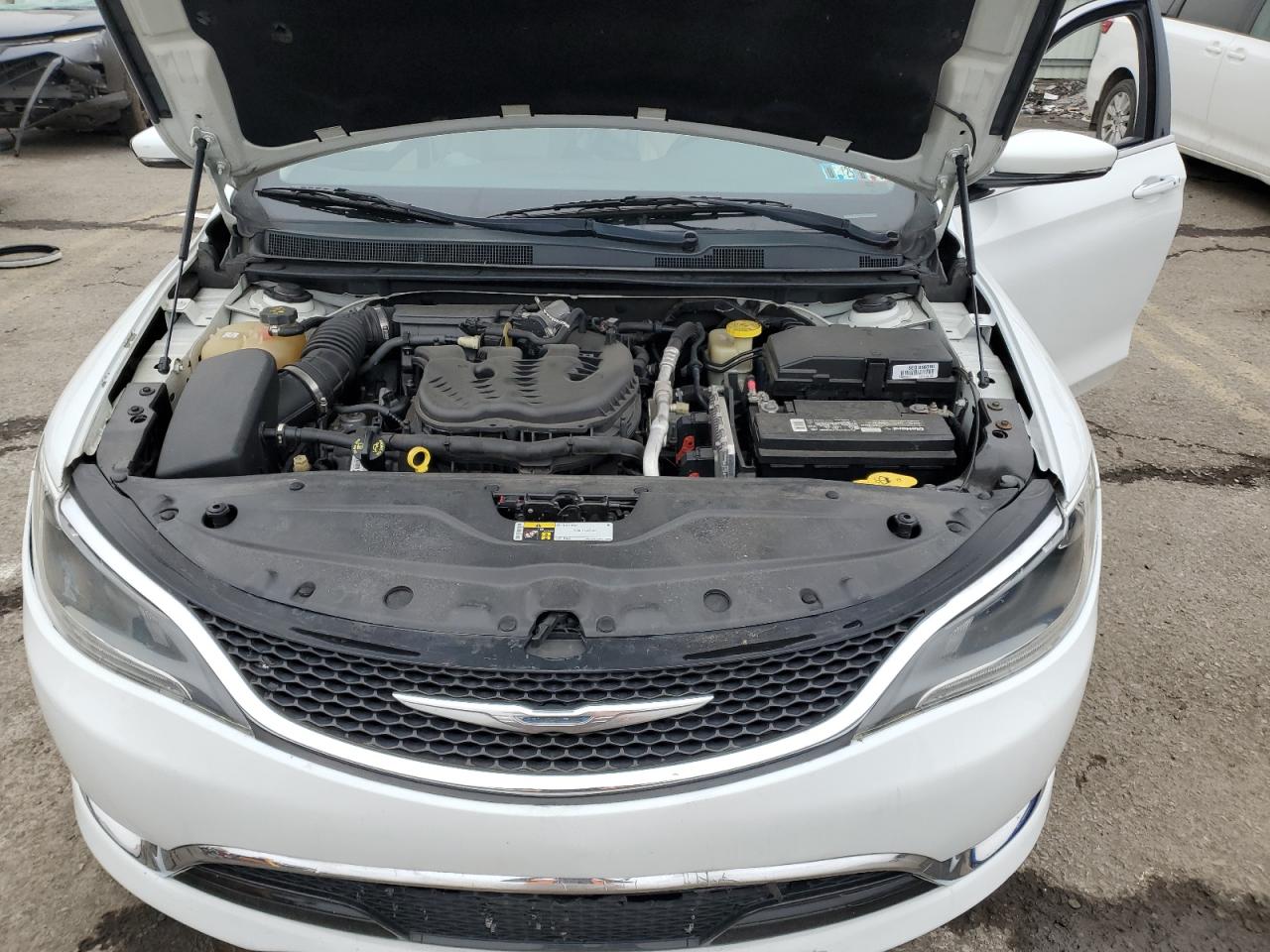 2015 Chrysler 200 - Image 13