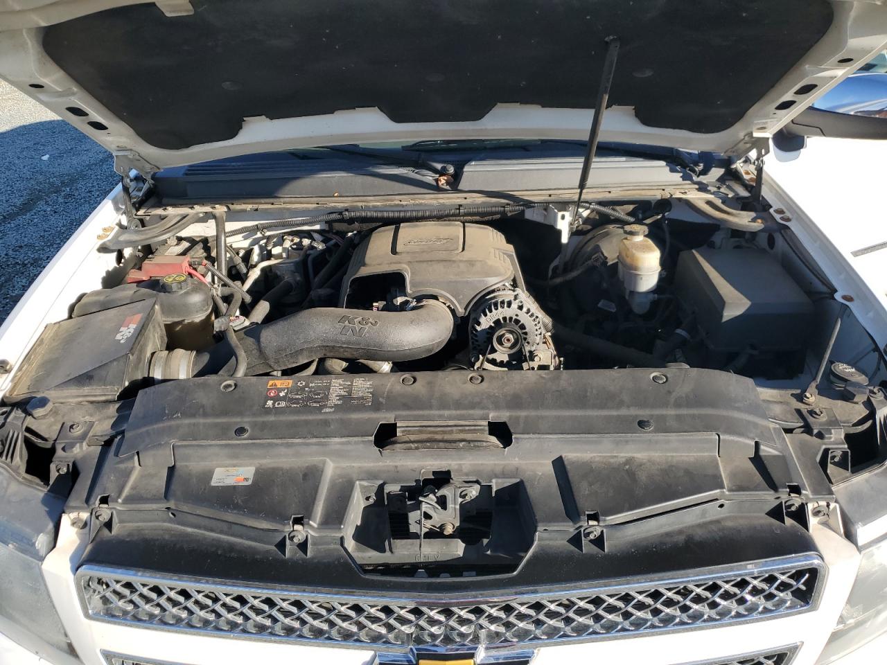 2013 Chevrolet Suburban - Image 12