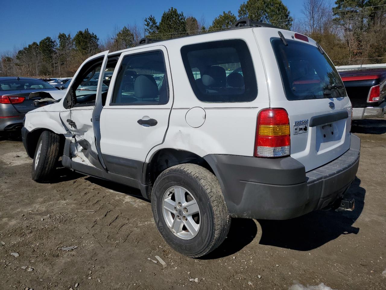 2006 Ford Escape - Image 2