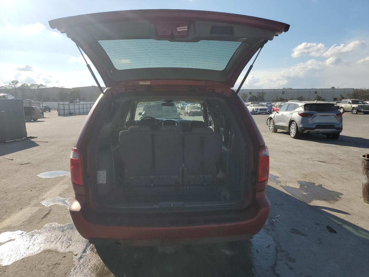 2006 Chrysler Town & Country - Image 6