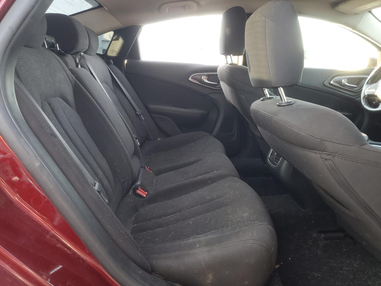 2016 Chrysler 200 - Image 10