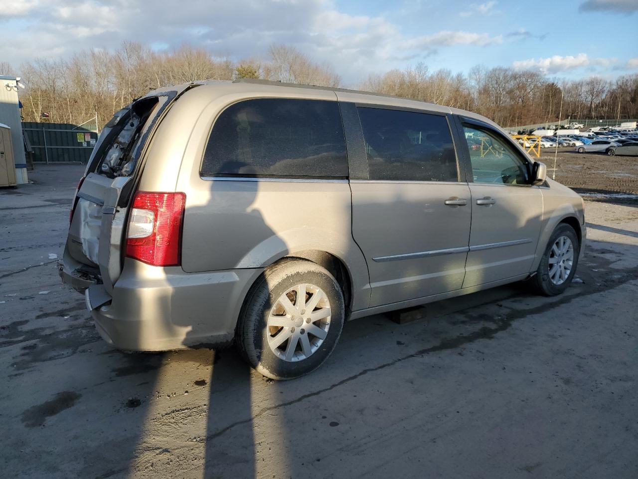 2014 Chrysler Town & Country - Image 3