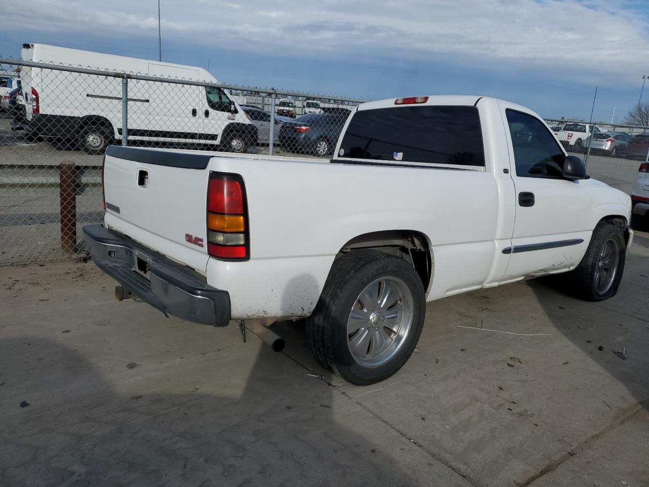 2005 GMC Sierra - Image 3