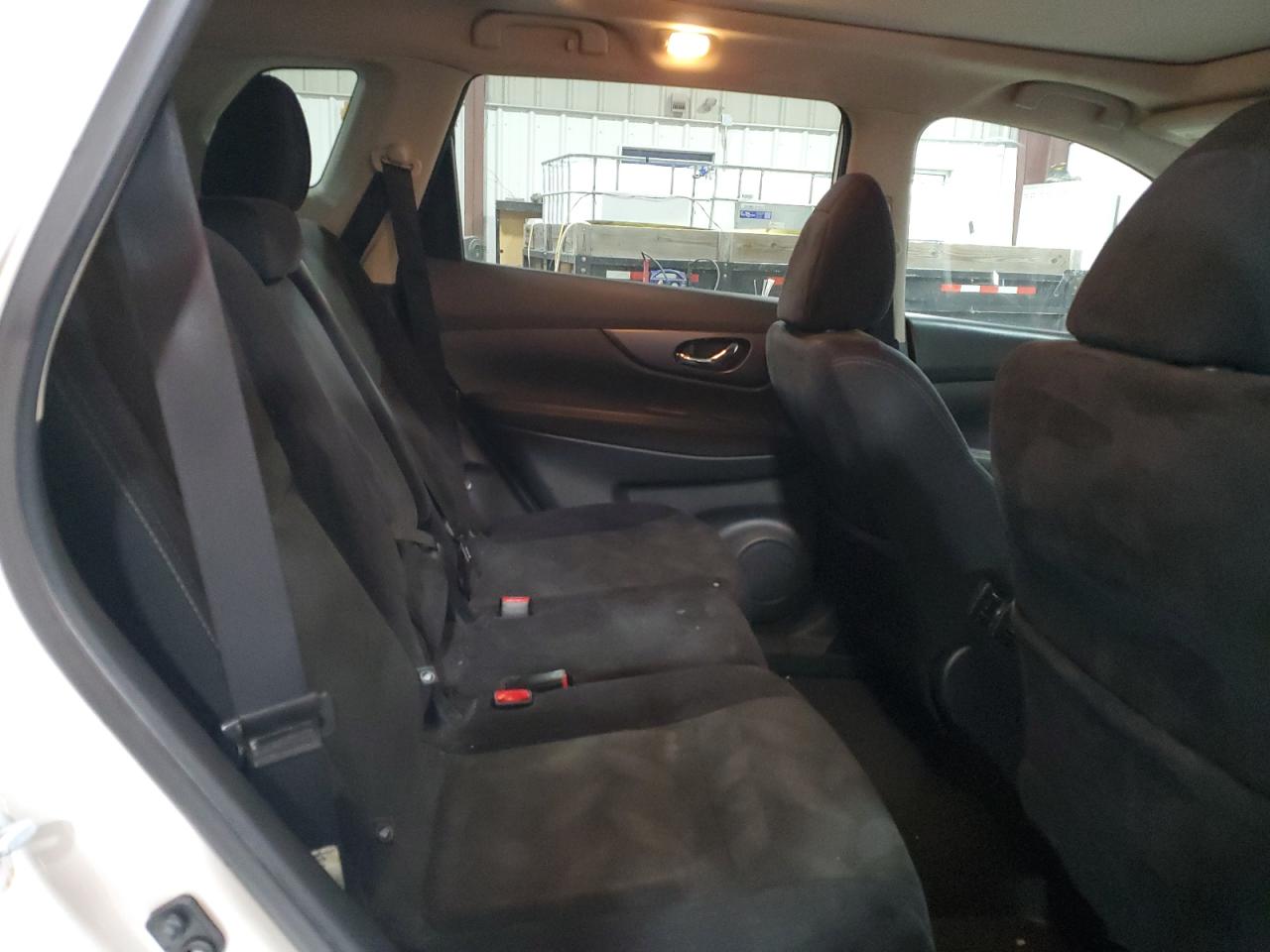2016 Nissan Rogue - Image 11