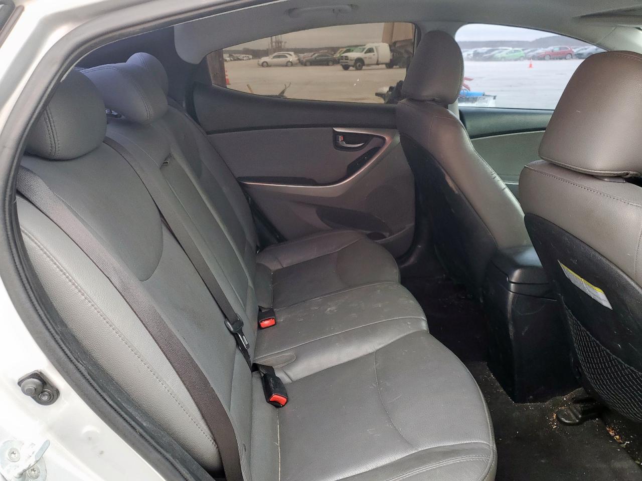 2013 Hyundai Elantra - Image 10