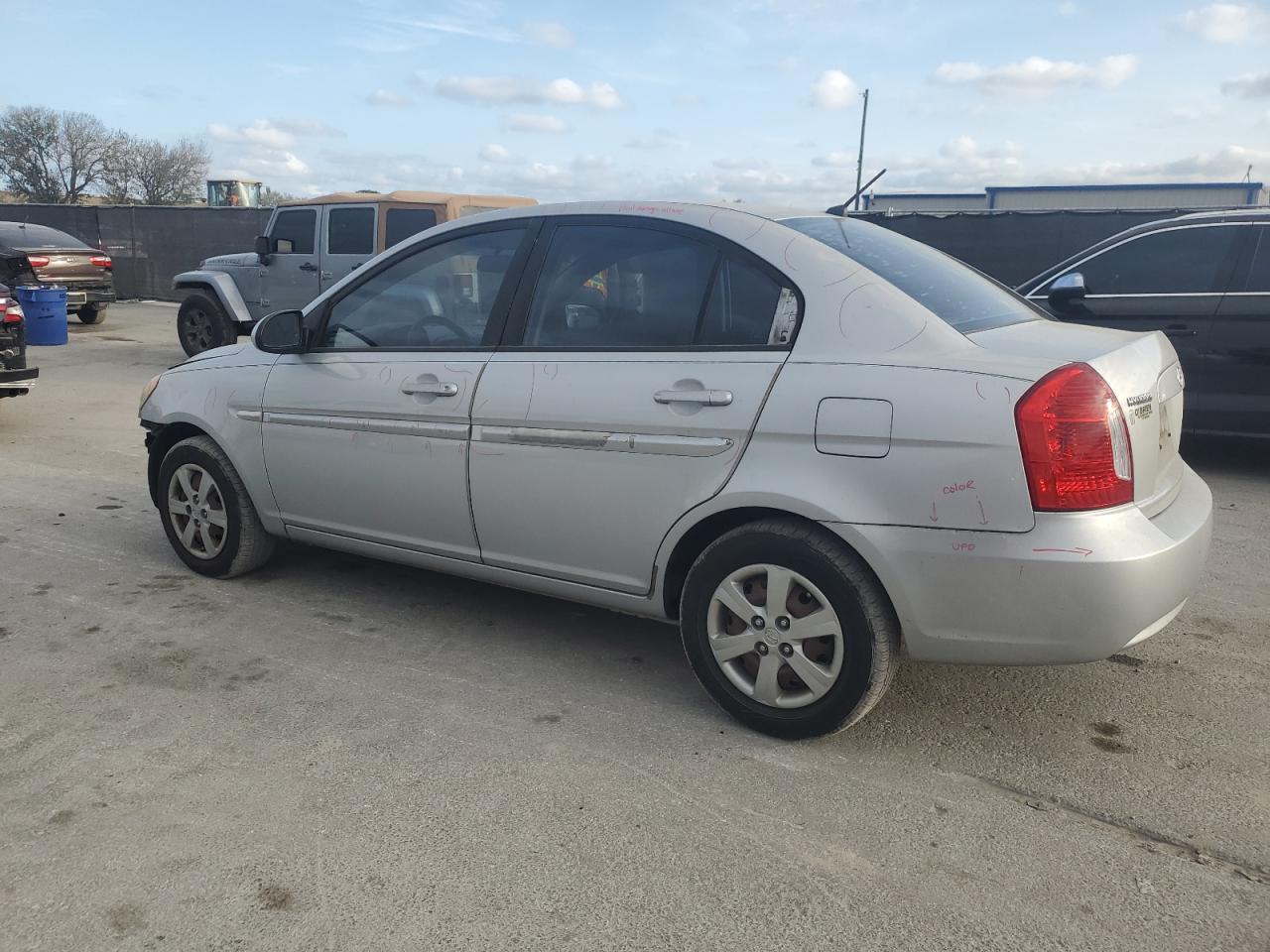 2009 Hyundai Accent - Image 2