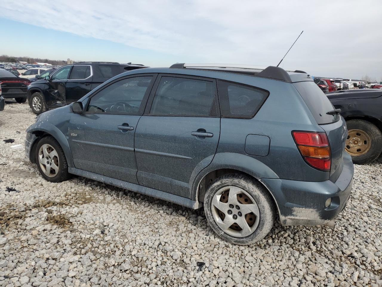 2008 Pontiac Vibe - Image 2