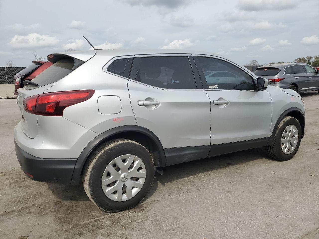 2019 Nissan Rogue - Image 3