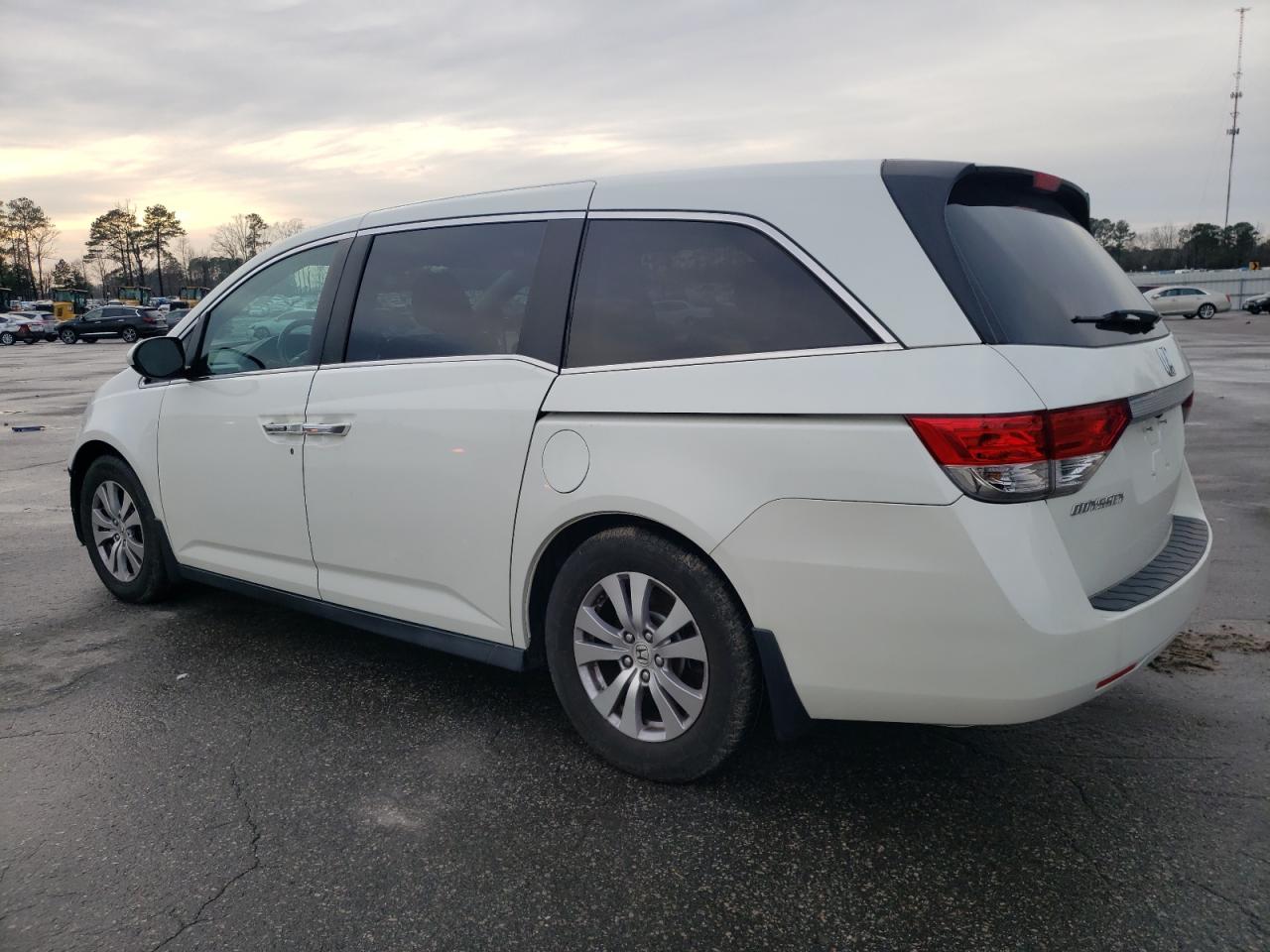 2015 Honda Odyssey - Image 2