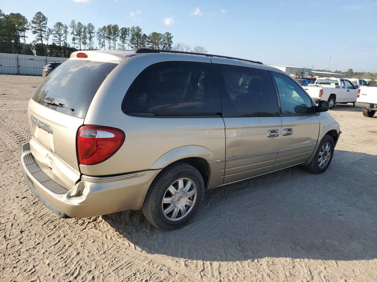 2005 Chrysler Town & Country - Image 3