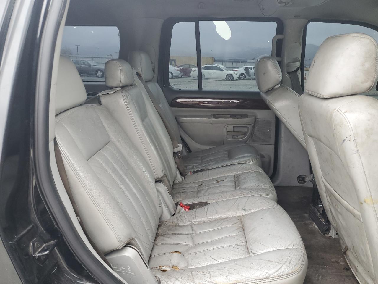 2004 Lincoln Aviator - Image 12