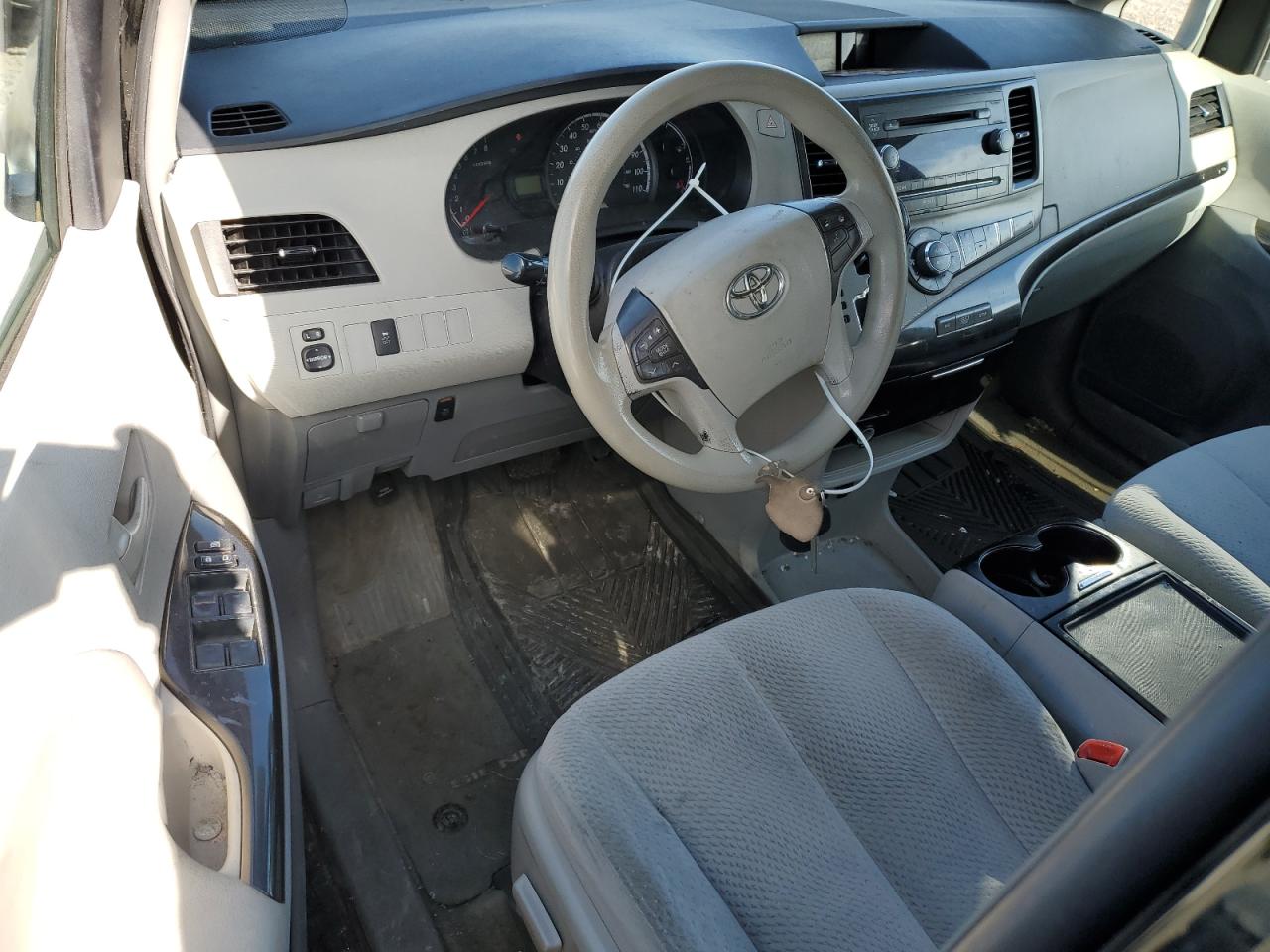 2013 Toyota Sienna - Image 8