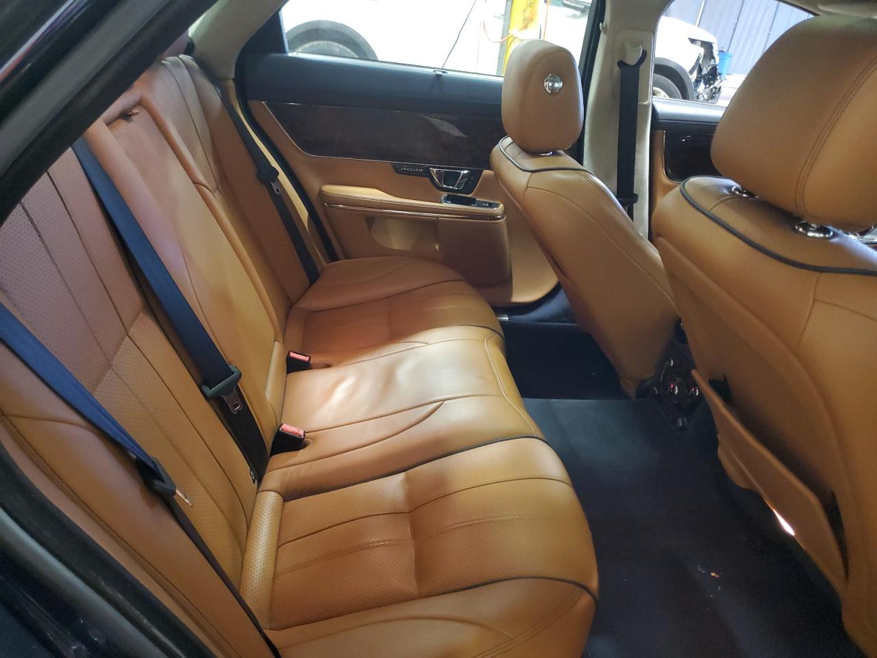 2014 Jaguar XJ - Image 10