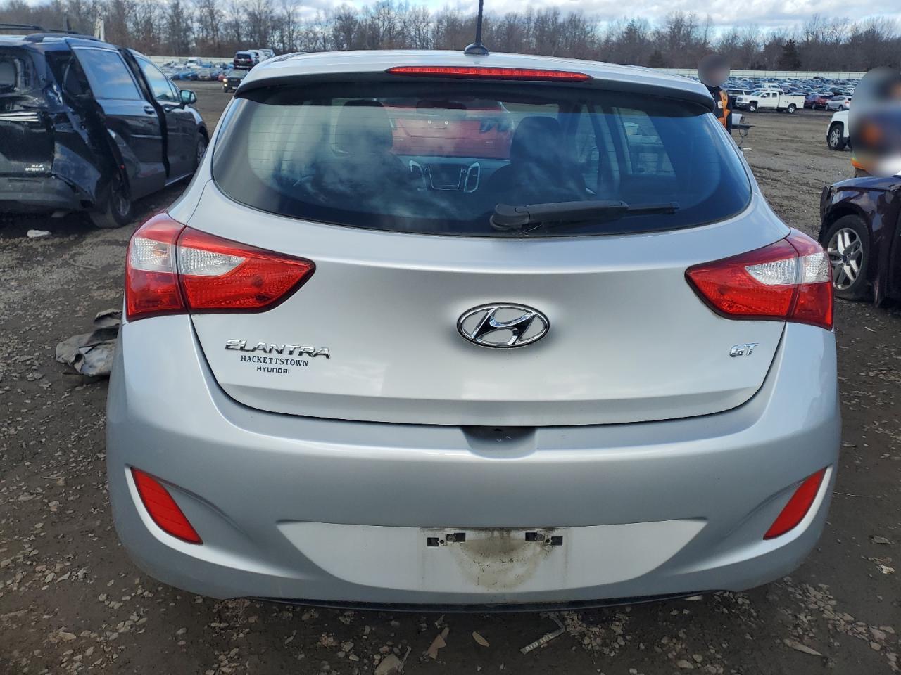 2014 Hyundai Elantra - Image 6