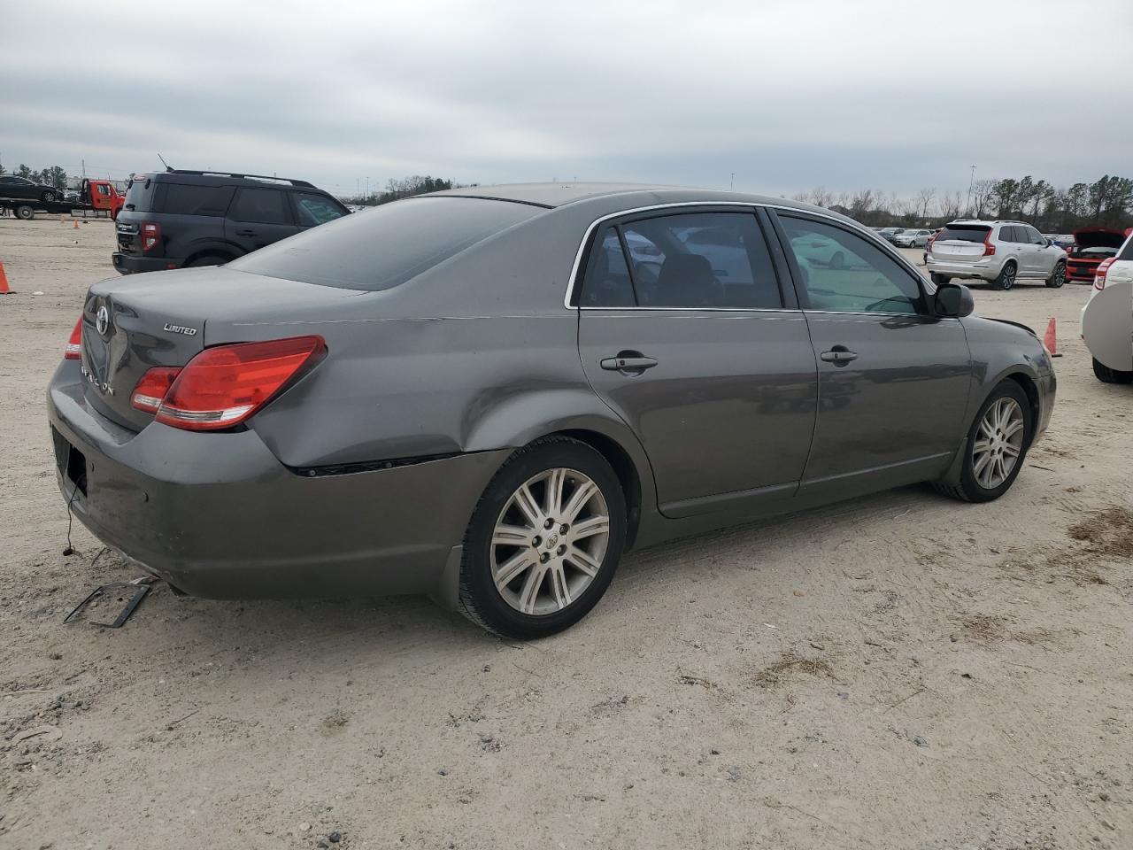 2006 Toyota Avalon - Image 3