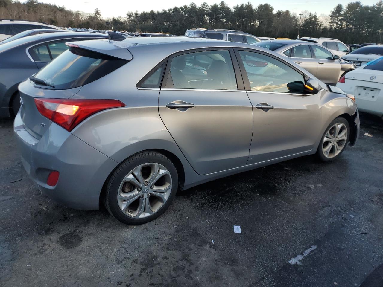 2013 Hyundai Elantra - Image 3