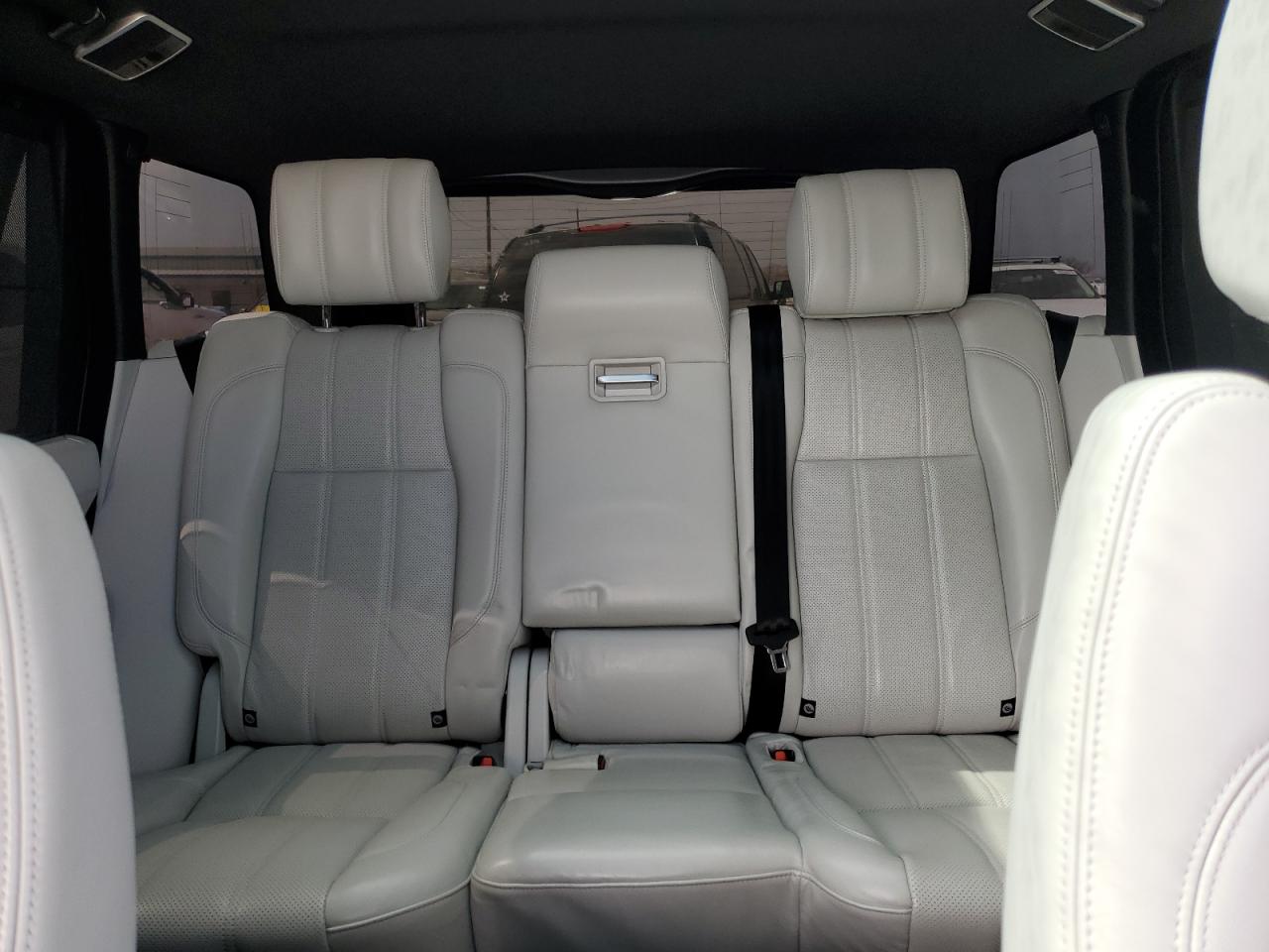 2016 Land Rover Range Rover - Image 10
