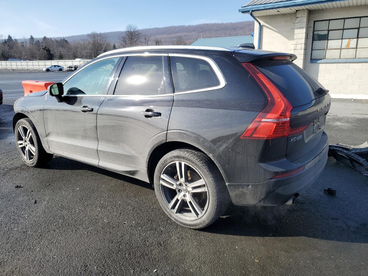 2018 Volvo XC60 - Image 2