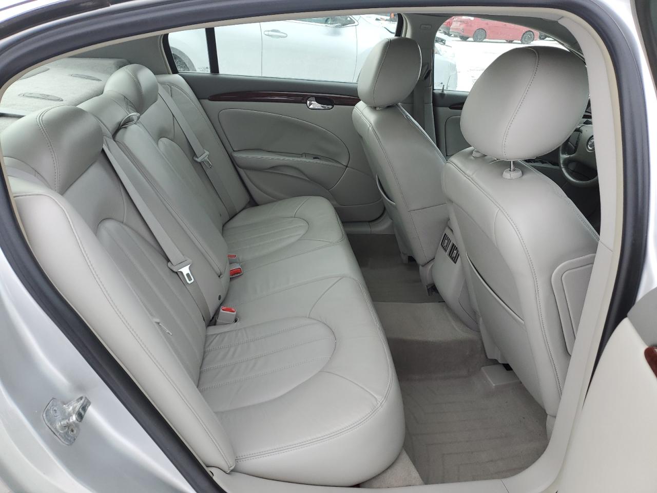 2010 Buick Lucerne - Image 10