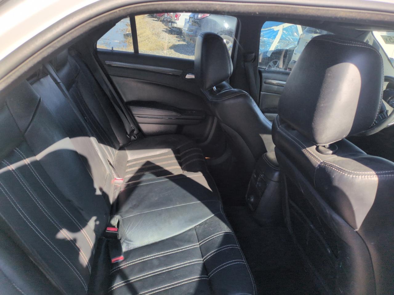 2014 Chrysler 300 - Image 10